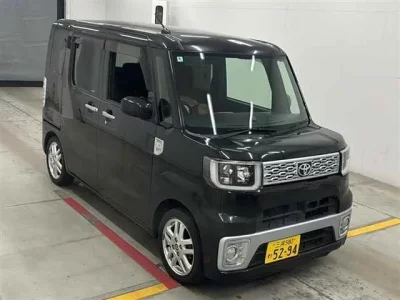 Toyota PIXIS MEGA  с аукциона в Японии