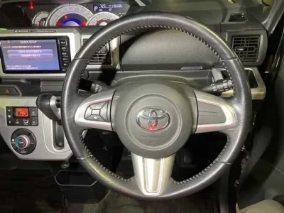 Toyota PIXIS MEGA  с аукциона в Японии