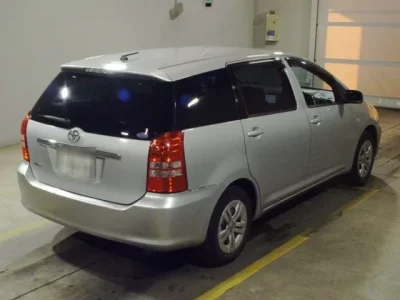 Toyota WISH  с аукциона в Японии