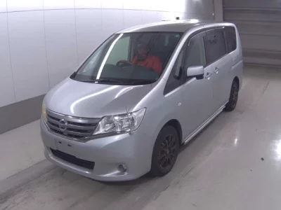 Nissan SERENA  с аукциона в Японии