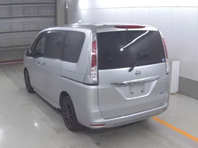 Nissan SERENA  с аукциона в Японии
