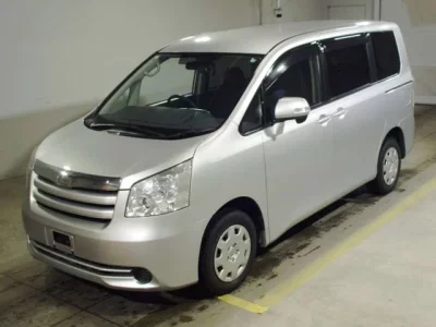 Toyota NOAH  с аукциона в Японии