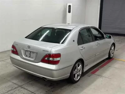 Toyota BREVIS  с аукциона в Японии