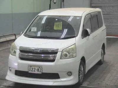 Toyota NOAH  с аукциона в Японии
