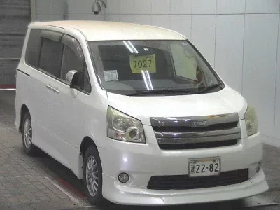 Toyota NOAH  с аукциона в Японии