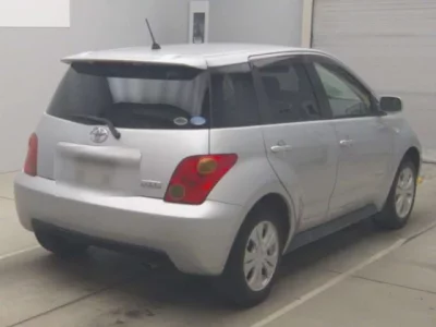Toyota IST  с аукциона в Японии