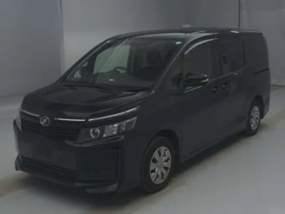 Toyota VOXY  с аукциона в Японии