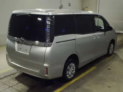 Toyota VOXY  с аукциона в Японии