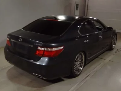 Lexus LS  с аукциона в Японии