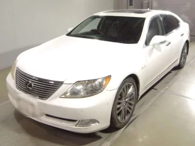 Lexus LS  с аукциона в Японии