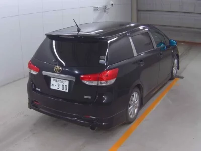 Toyota WISH  с аукциона в Японии