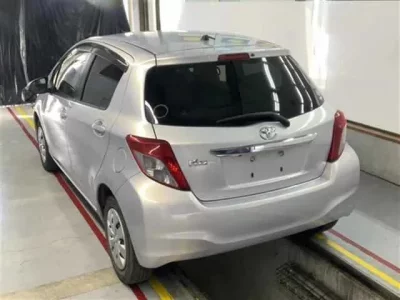 Toyota VITZ  с аукциона в Японии
