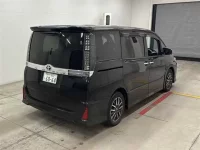 Toyota VOXY лот № 30035 оценка 4  с аукциона в Японии 3