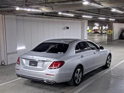 Mercedes-Benz E CLASS  с аукциона в Японии