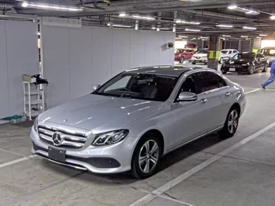 Mercedes-Benz E CLASS  с аукциона в Японии