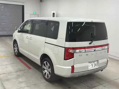 Mitsubishi DELICA D5