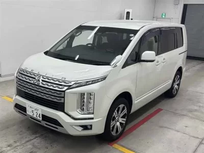 Mitsubishi DELICA D5