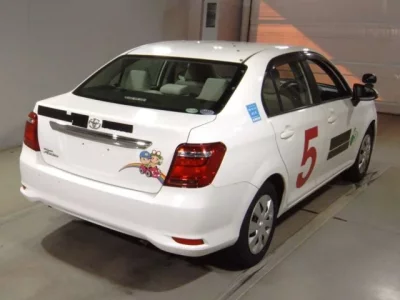 Toyota COROLLA AXIO  с аукциона в Японии