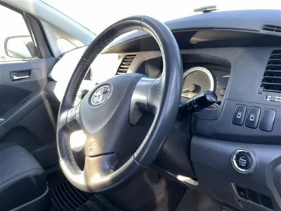 Toyota ISIS  с аукциона в Японии