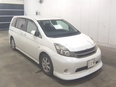 Toyota ISIS  с аукциона в Японии