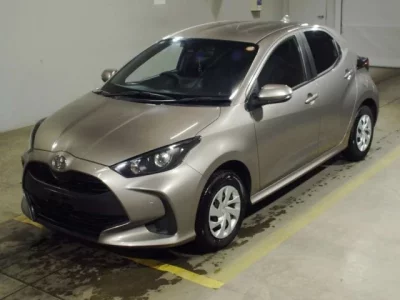 Toyota YARIS  с аукциона в Японии