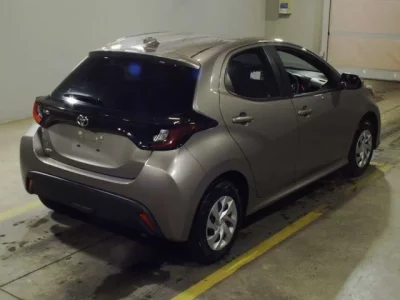 Toyota YARIS  с аукциона в Японии