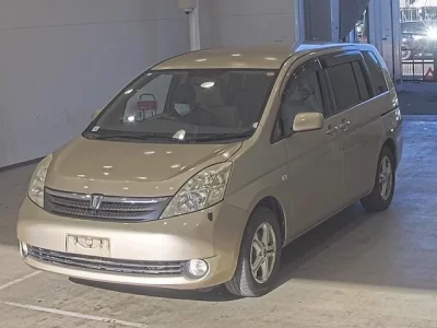 Toyota ISIS  с аукциона в Японии