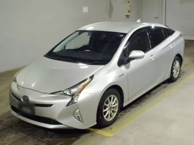 Toyota PRIUS  с аукциона в Японии