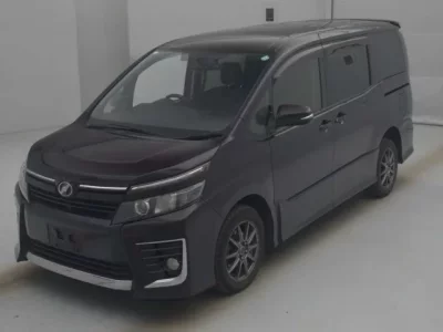 Toyota VOXY  с аукциона в Японии