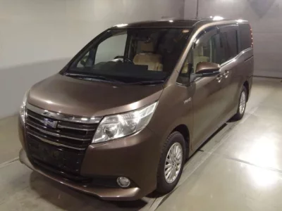 Toyota NOAH  с аукциона в Японии