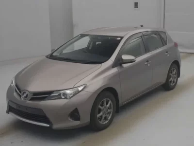 Toyota AURIS  с аукциона в Японии