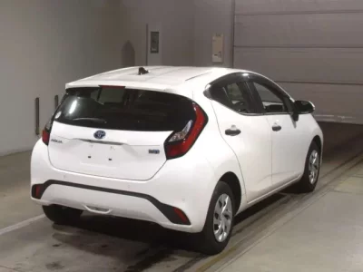 Toyota AQUA  с аукциона в Японии