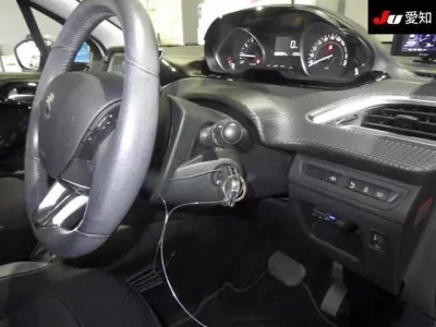 Peugeot 208  с аукциона в Японии