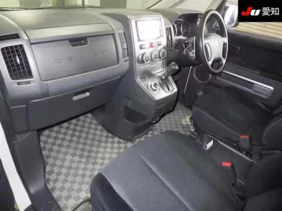 Mitsubishi DELICA D5