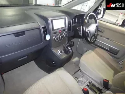 Mitsubishi DELICA D5