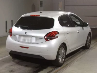 Peugeot 208  с аукциона в Японии
