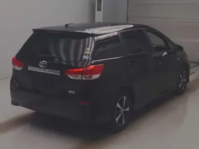 Toyota WISH  с аукциона в Японии
