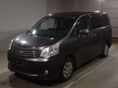 Toyota NOAH  с аукциона в Японии