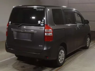 Toyota NOAH  с аукциона в Японии