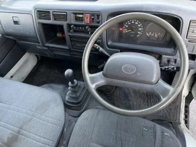 Toyota DYNA  с аукциона в Японии