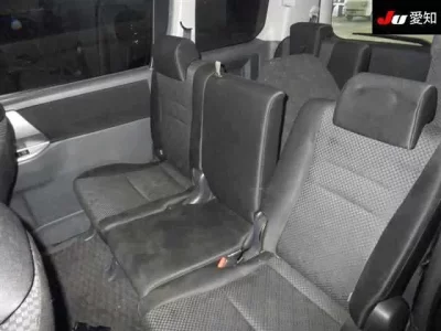 Toyota NOAH  с аукциона в Японии