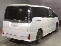 Toyota VOXY лот № 5772 оценка R  с аукциона в Японии 1