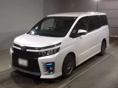 Toyota VOXY  с аукциона в Японии