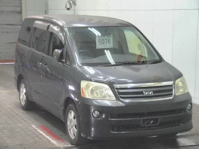 Toyota NOAH  с аукциона в Японии