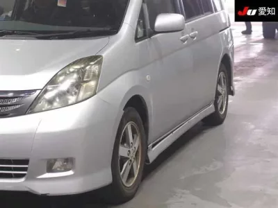 Toyota ISIS  с аукциона в Японии