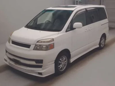Toyota VOXY  с аукциона в Японии