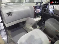 Toyota HIACE лот № 30572 оценка R  с аукциона в Японии 2