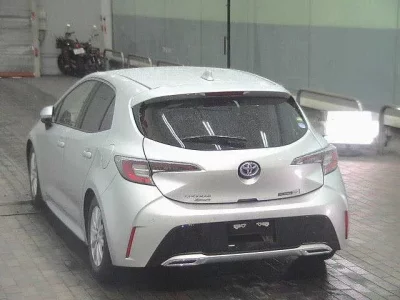 Toyota COROLLA SPORT  с аукциона в Японии