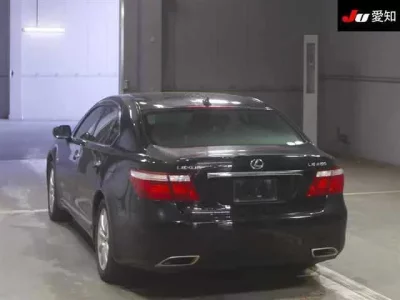 Lexus LS  с аукциона в Японии