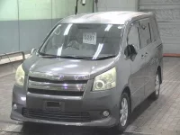 Toyota NOAH лот № 5261 оценка 3.5  с аукциона в Японии 1